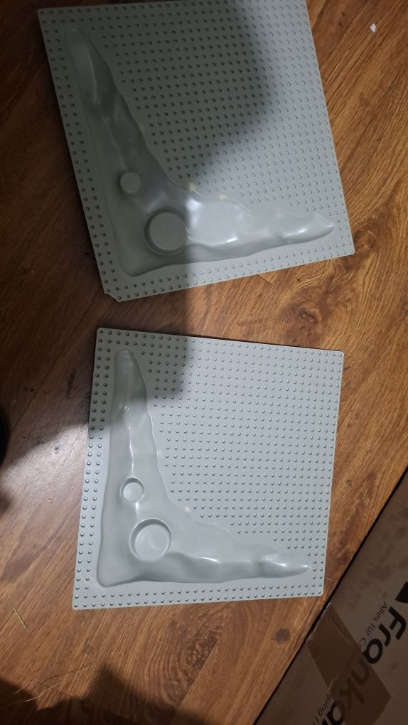 Płyty lego 3D widoczne na zdjęciach