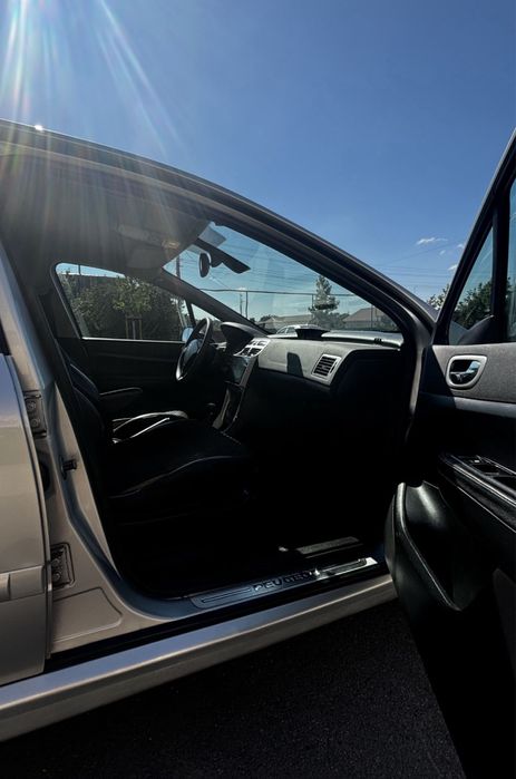 Автомобіль Pegeout 307