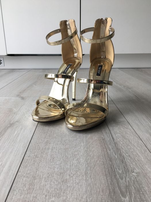 Sandałki złote na wysokim obcasie