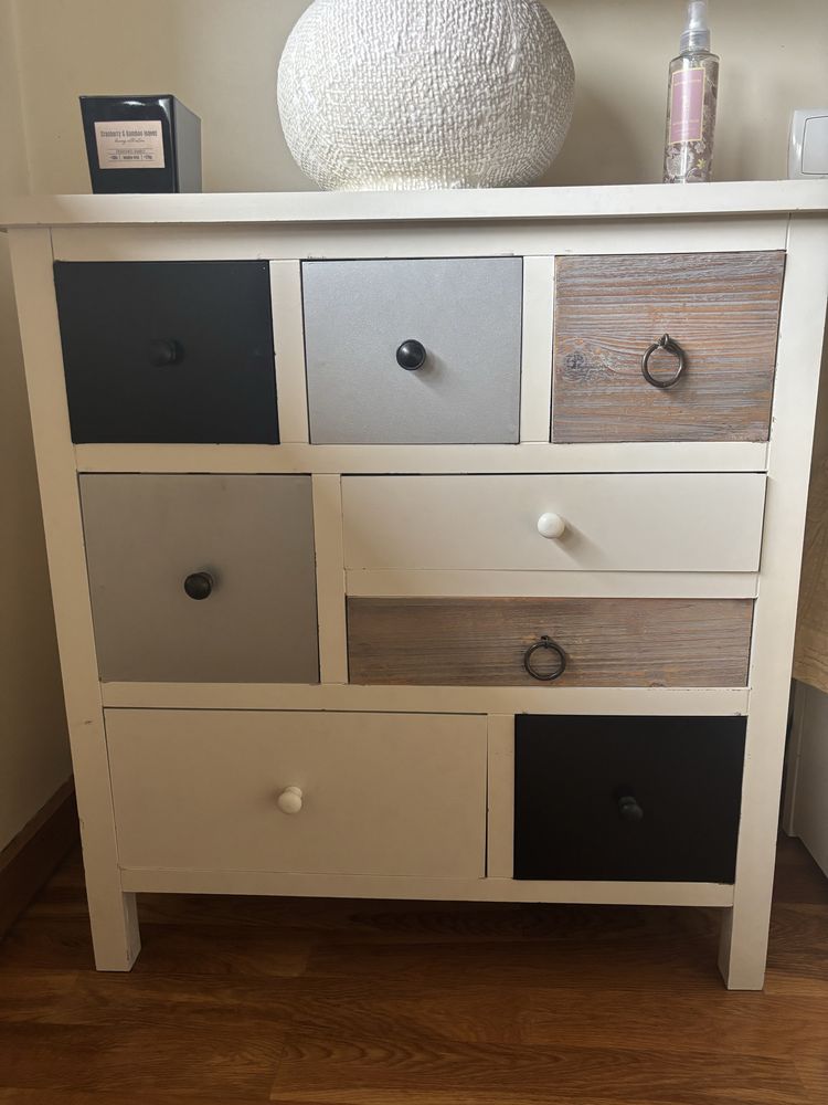 Mesinha de gavetas Design