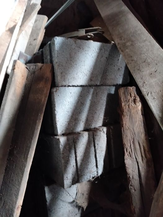 Pustak żużlowy pozostałości po budowie