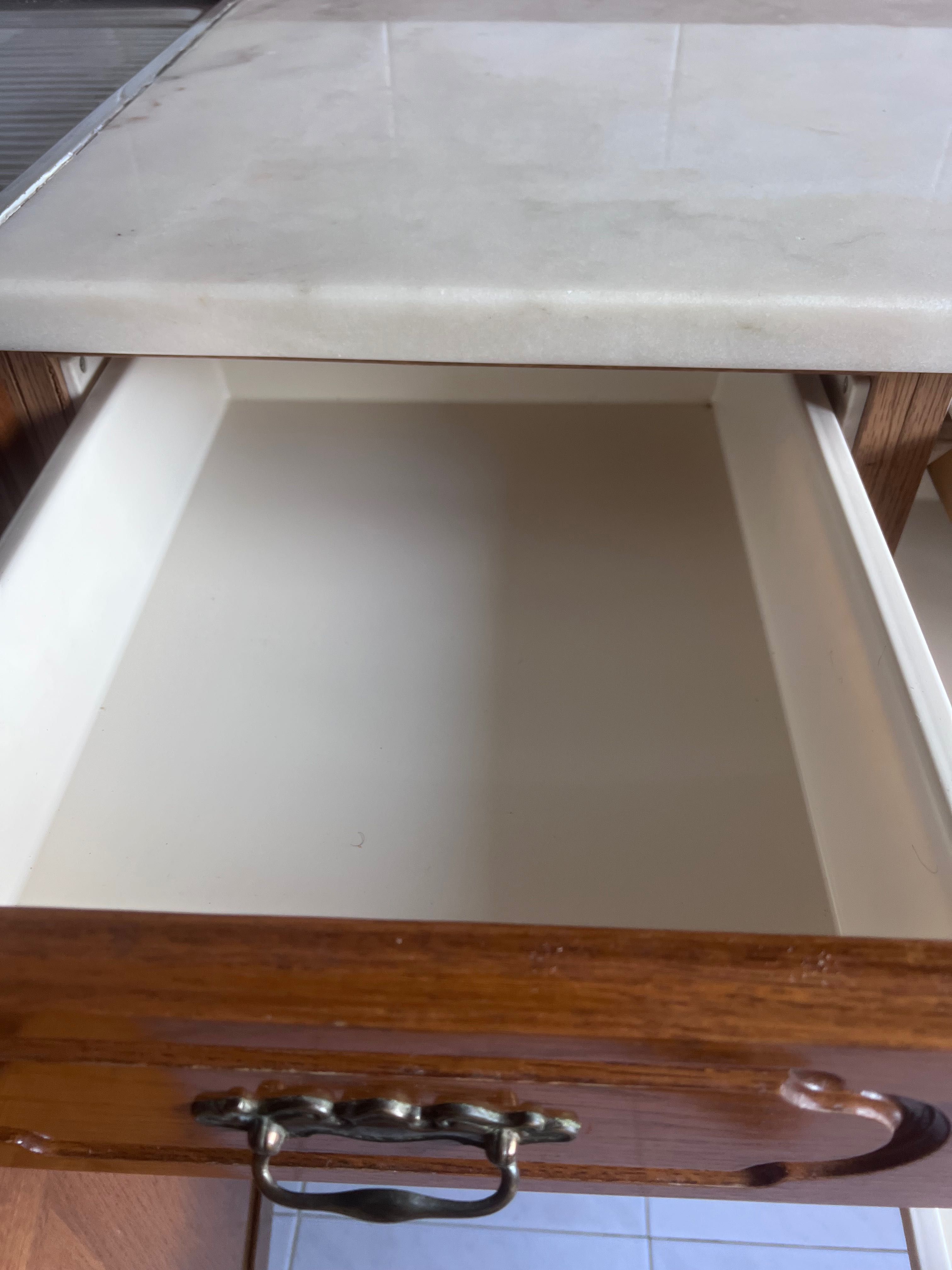 Vendo cozinha com armários superior e inferiores e pedra bancada