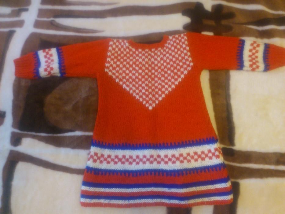 вязанное платье для девочки 2-3 лет
