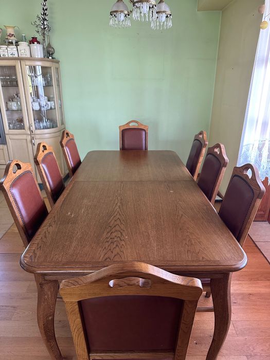 Duży dębowy stół i 8 krzeseł