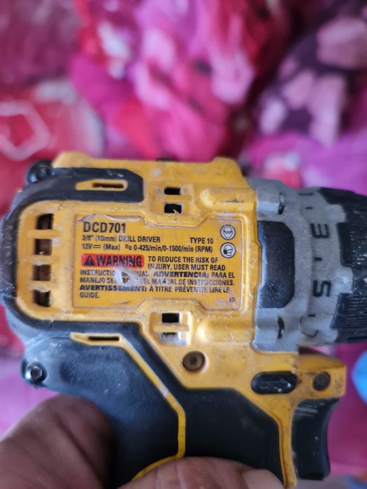 Шуруповёрт De Walt 12v комплект