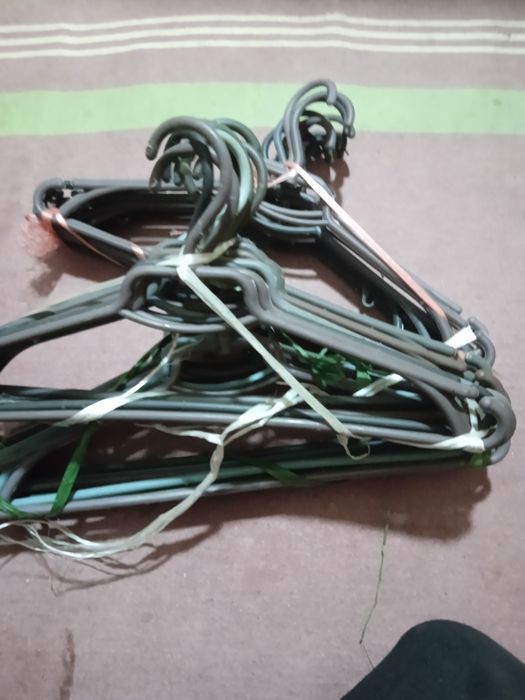 Вішалки для одягу.нові і б/у в гарному стані.