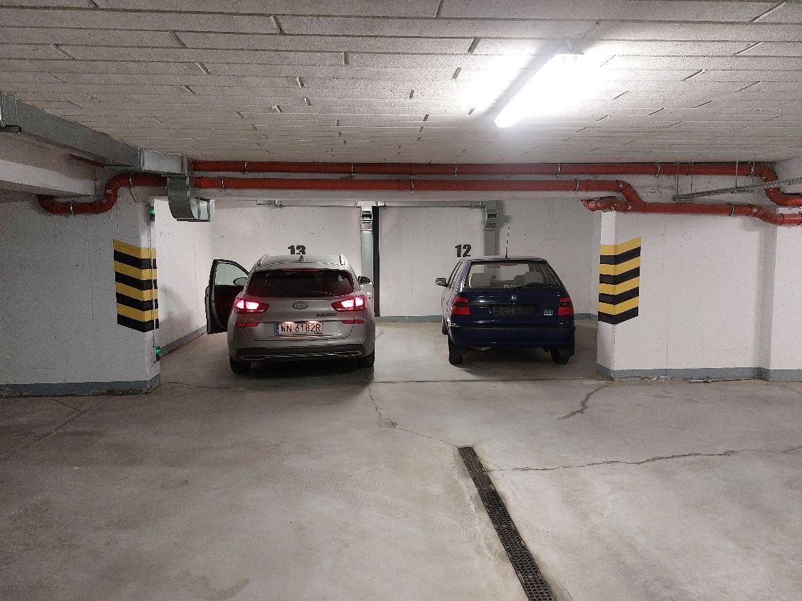 Miejsca , miejsce postojowe parkingowe  garaż Asfaltowa  - Smardzowska