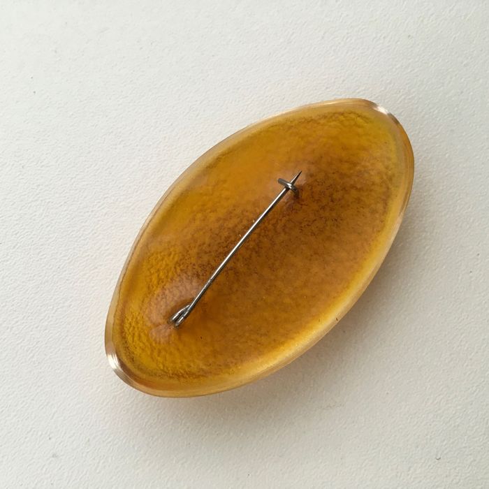 Броши с камнями Сваровски , разные