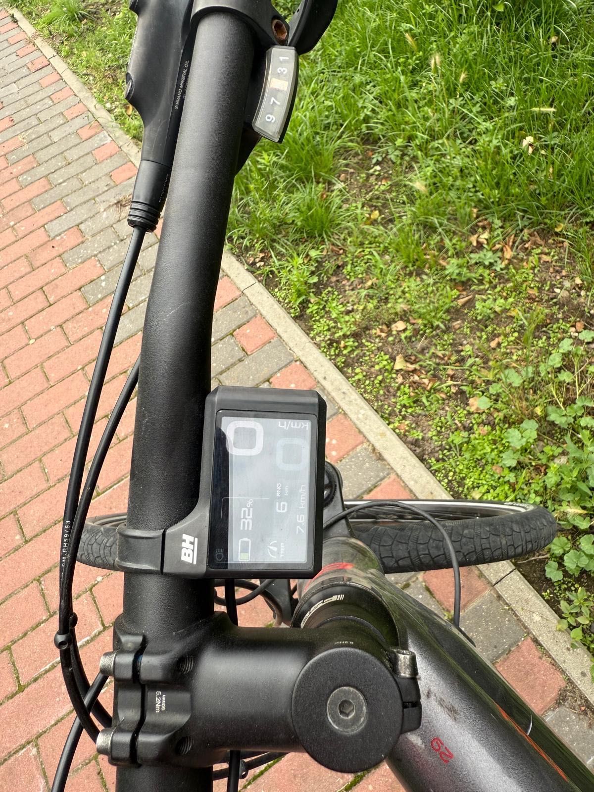 Sprzedam rower elektryczny BH Atom Stan bardzo dobry  Gotowy do jazdy