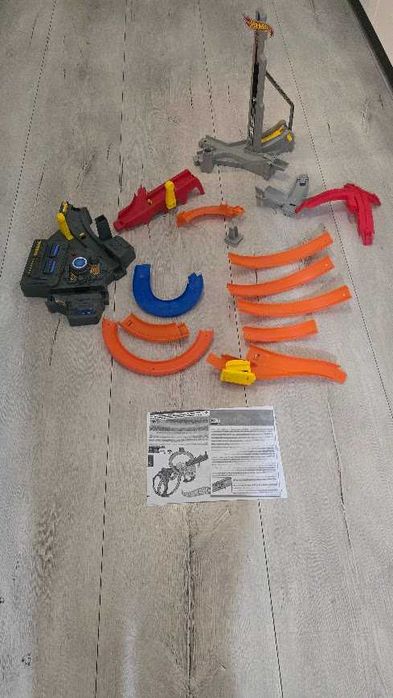 Tor samochodowy Mattel Hot Wheels Team CDL45 Zakręcony Karambol  5 +