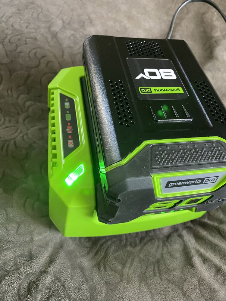 Зарядное устройство Greenworks Pro 80v