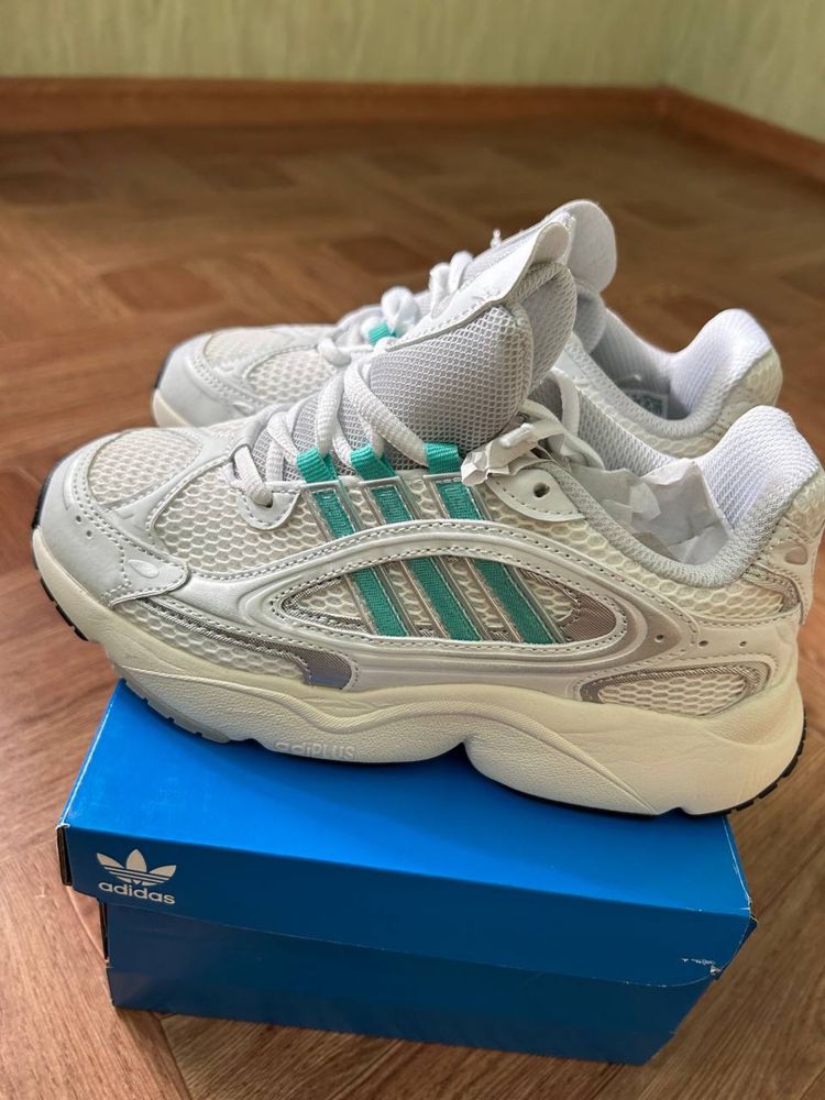 Кросівки Adidas Ozmillen