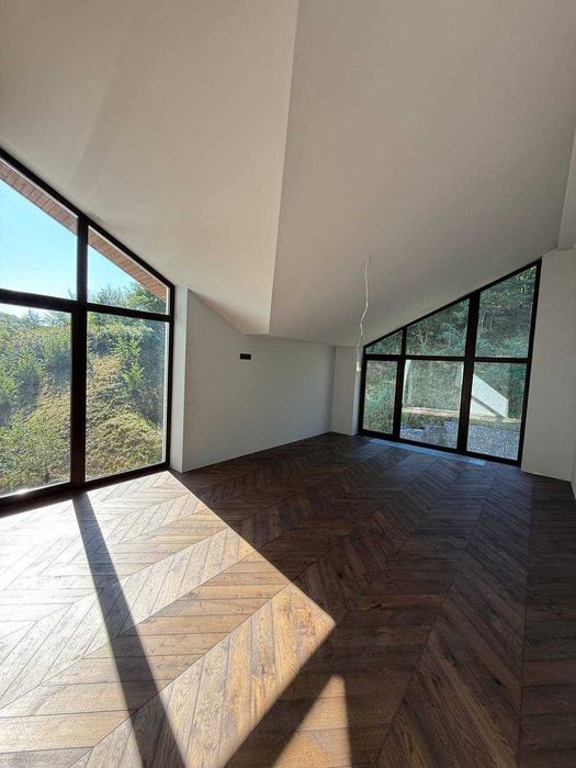 Продаж розкішного  будинку в Брюховичах з завершеним ремонтом