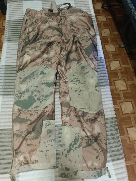Продам зимові гарни штани, нові, піксель, з підтяжками 850гр