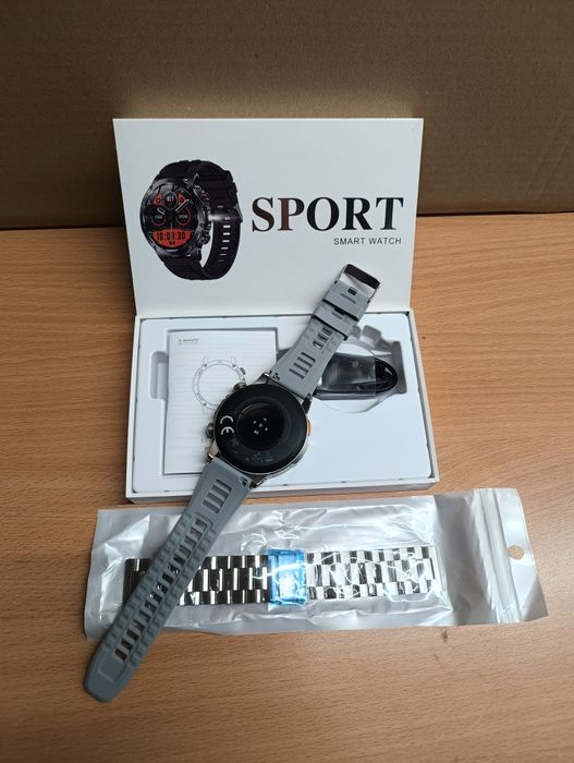 Smartwatch na prezent, wypasiony - GPS, NFC, 100 dni na baterii, IP68