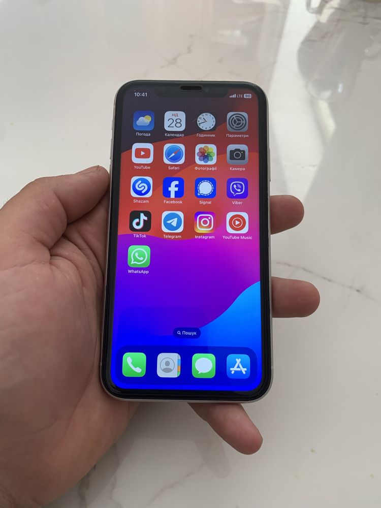 Apple iPhone Xr 64 ГБ (White)