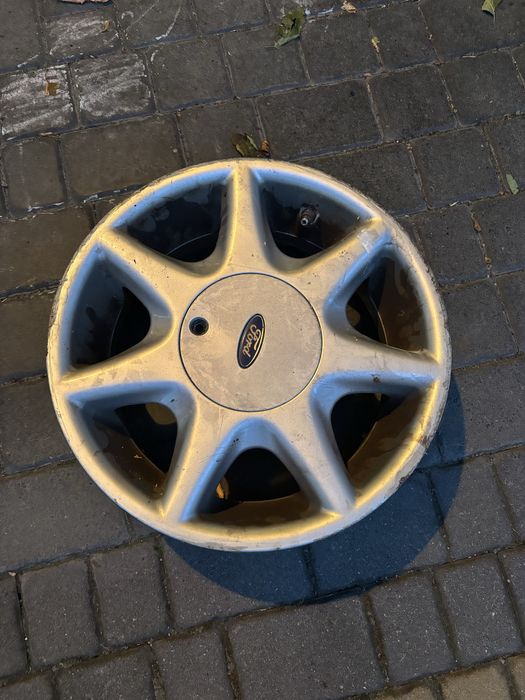 Sprzedam komplet 4 felg aluminiowych 4x108 15 cali Ford