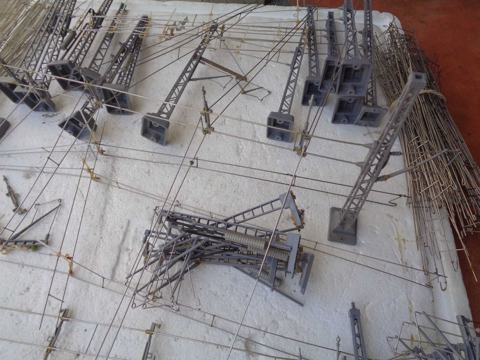 1:87 Lote de Catenárias e postes de catenária pista comboio
