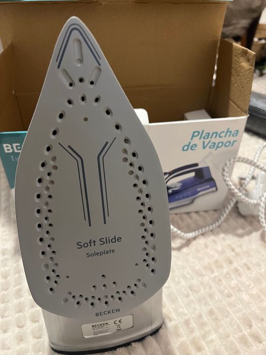 Ferro de passar roupa NOVO nunca usado, na caixa!