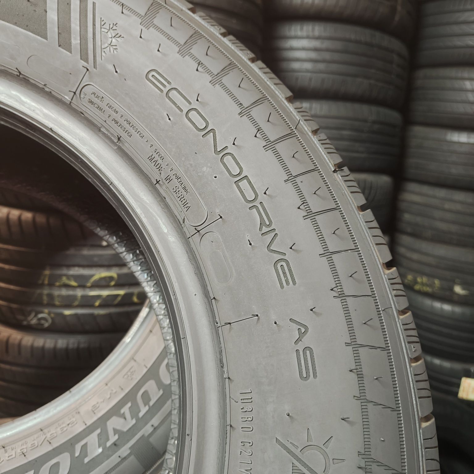 235/65/16 C Sprzedam parę opon całorocznych Dunlop