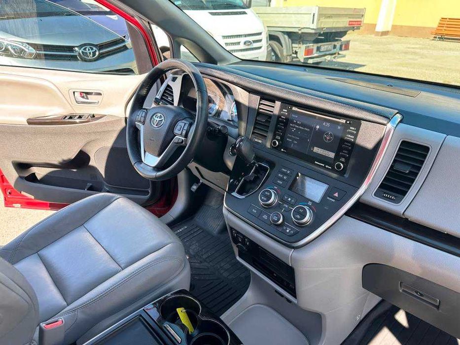 Wynajem 8  osobowa Toyota Proace lub Sienna automat