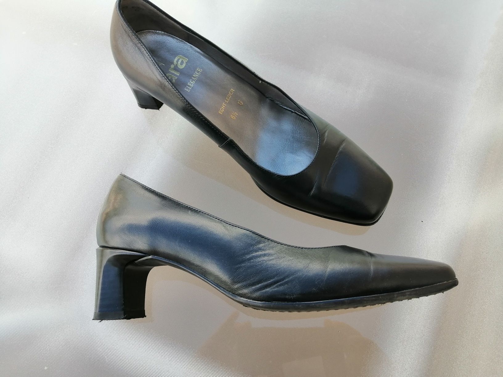 Sapatos de traje académico