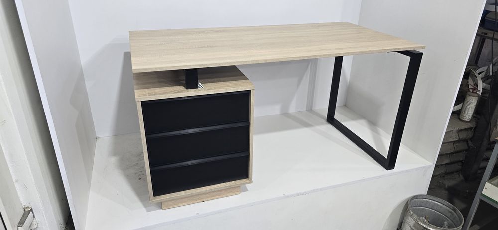 Витрина  торговая .меблі. Диван, крісло, стіл