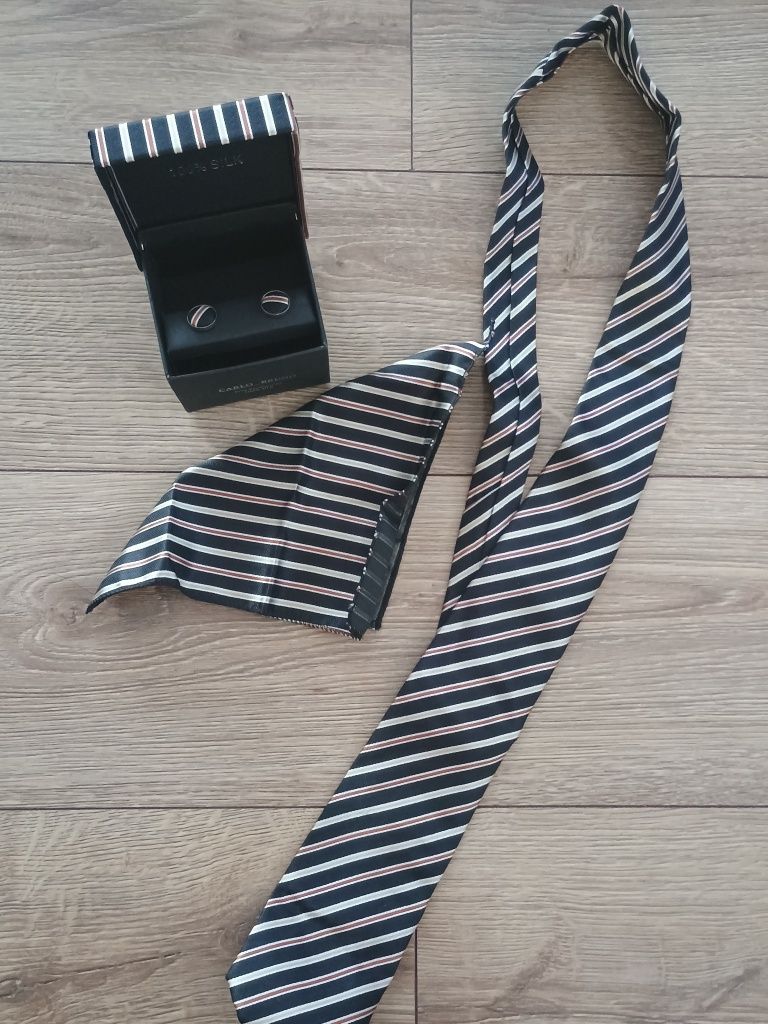 Krawat spinki poszetka
