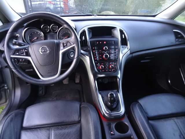 Opel Astra J 2010 rok 1.6 z gazem bardzo doinwestowany