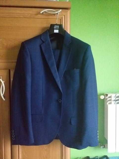 Elegancki młodzieżowy garnitur