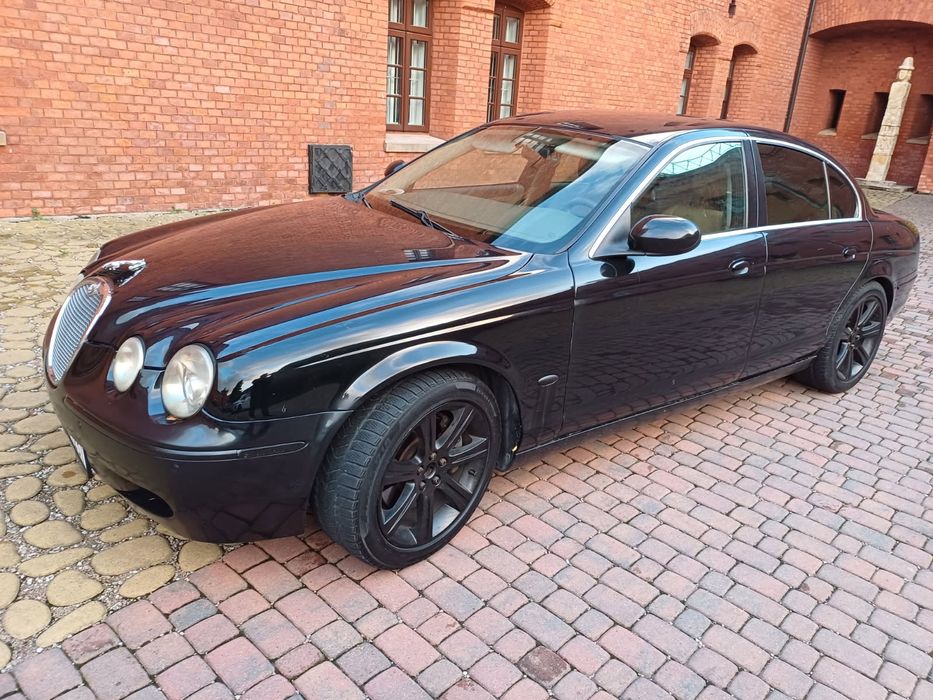 Jaguar S-type w bdb stanie.