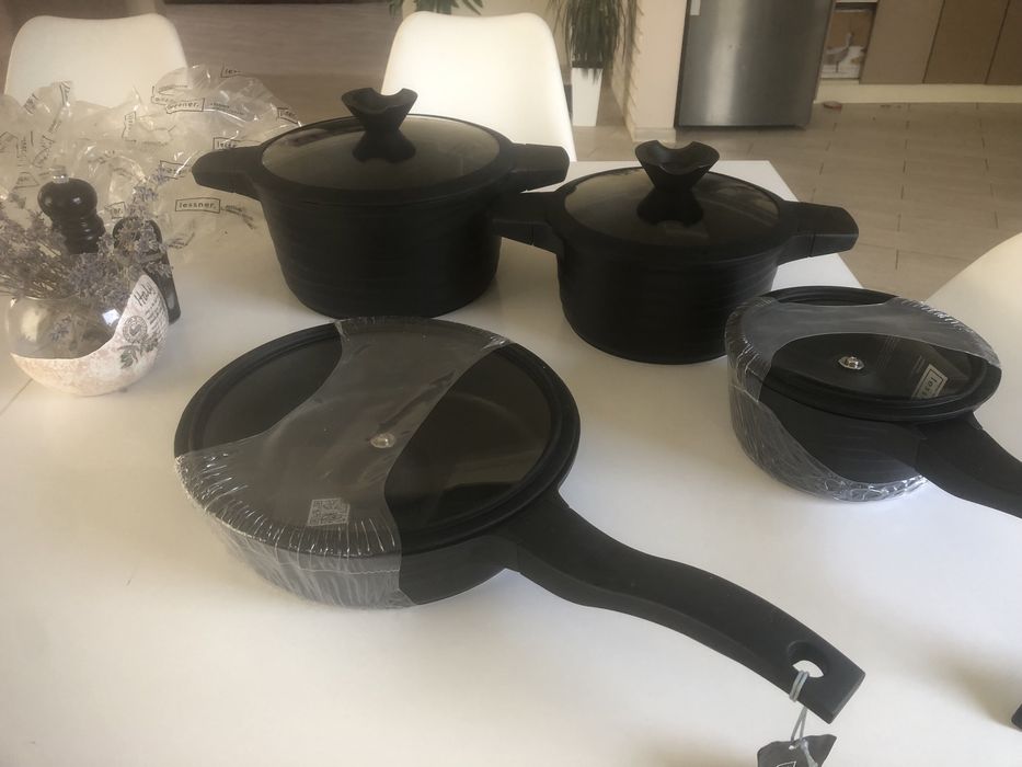 Продам набір каструль