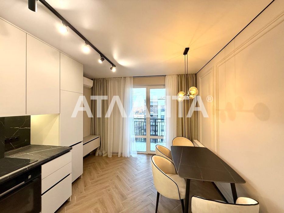 Нова квартира з ремонтом біля Victoria Gardens — заїжджай і живи