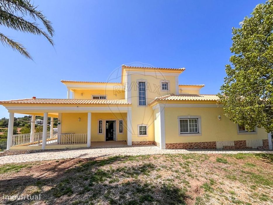 Moradia T4 para venda