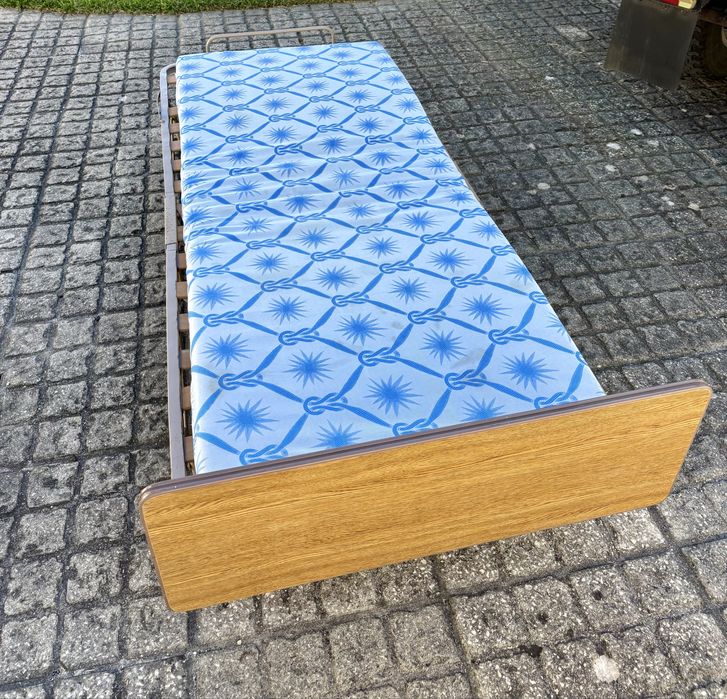 Cama dobrável com rodas - nova - em plegatino