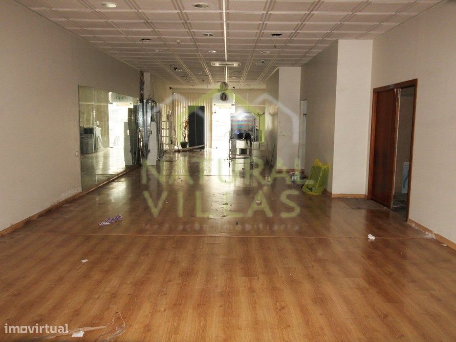 Espaçosa Loja na Cidade de Faro