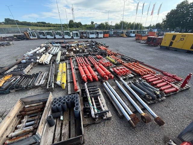 siłownik hydrauliczny do koparki używany