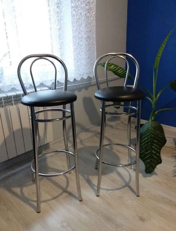 Krzesła barowe/hokery czarne
