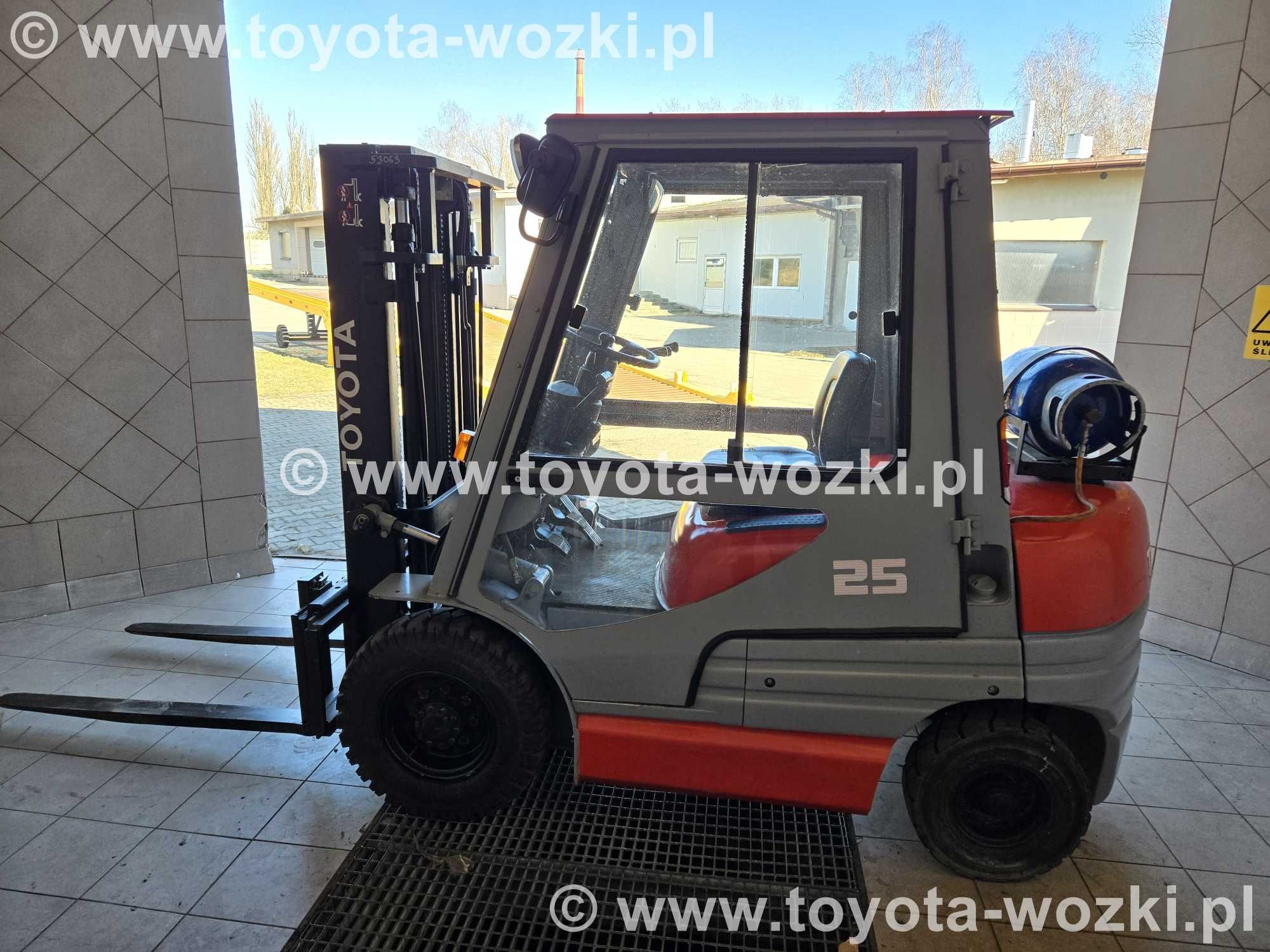 Wózek Widłowy TOYOTA 6FG25 Kabina , Przesuw TOYOTA 6FGF25 widlak LINDE