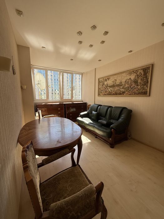 Пропоную велику 2ну 70 метрів на Сахарова під прогаму також