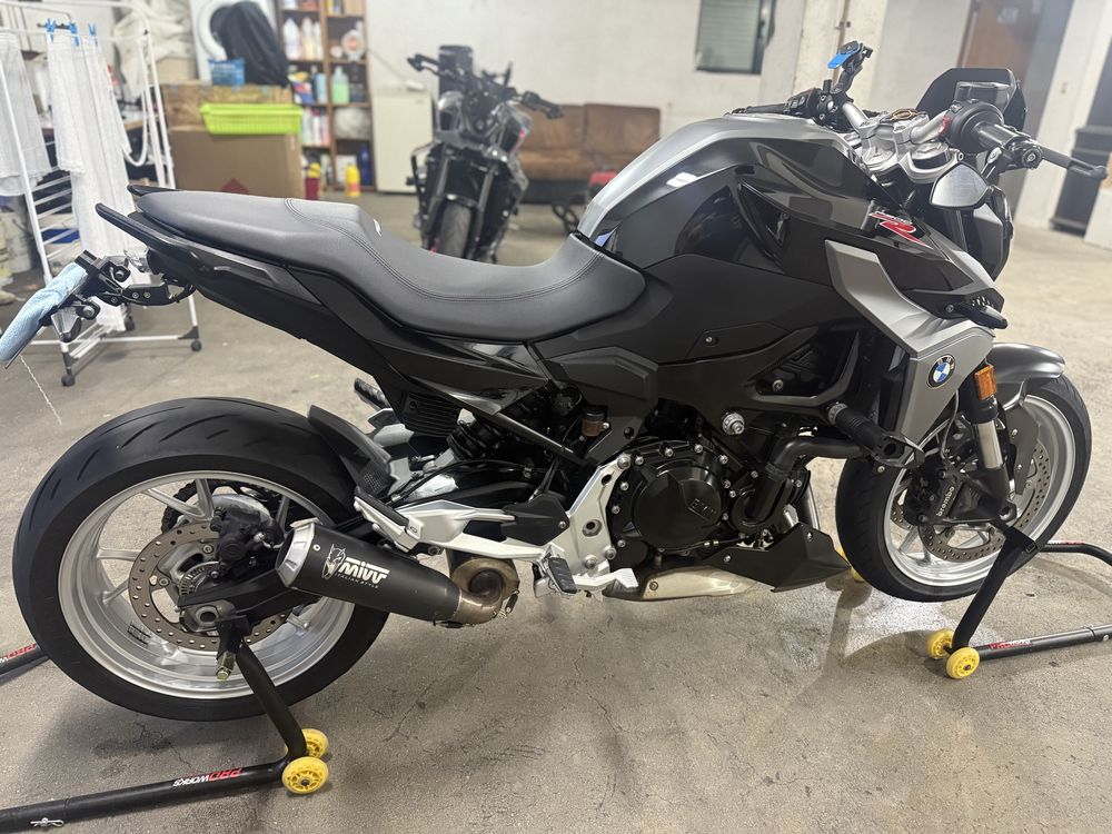 BMW F900R 2021, usada como nova