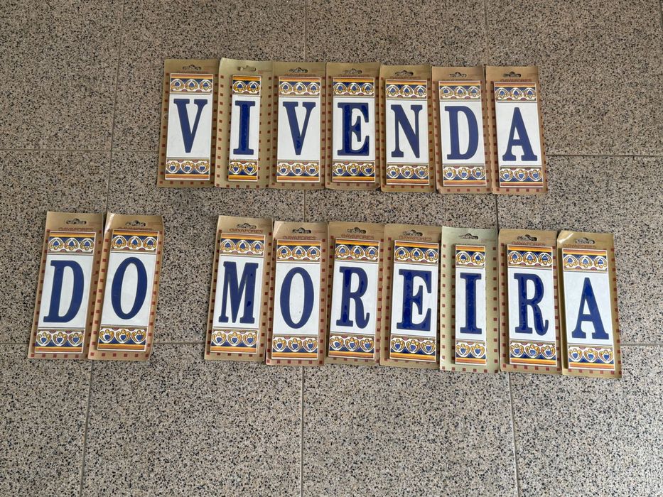 Azulejos Decorativos com Letras – Novos, Conjunto “Vivenda do Moreira”