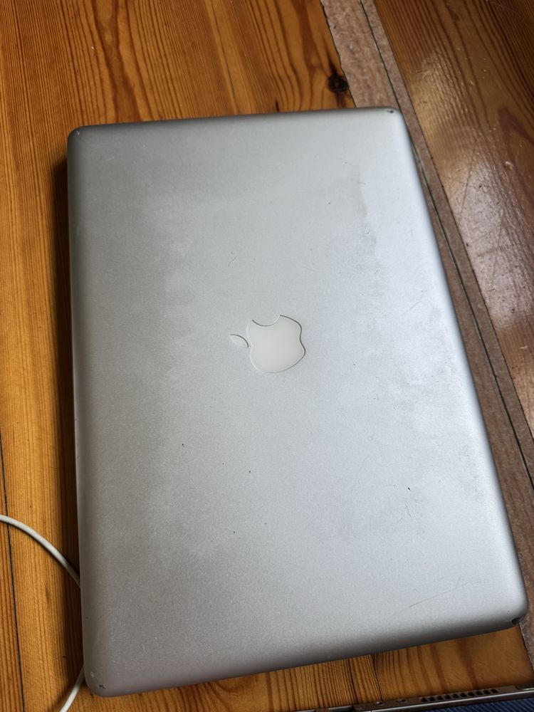 Sprzedam dwa laptopy macbook A 1286 i toshiba