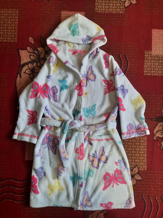 Теплий махровий халат на 6-8 років.