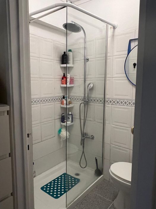 Resguardo de duche com calha