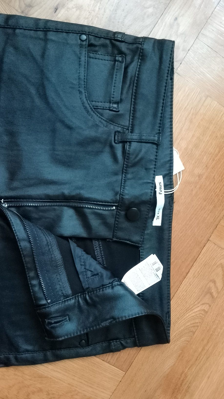 Woskowane czarne spodnie nowe Sinsay rozm XL/L
