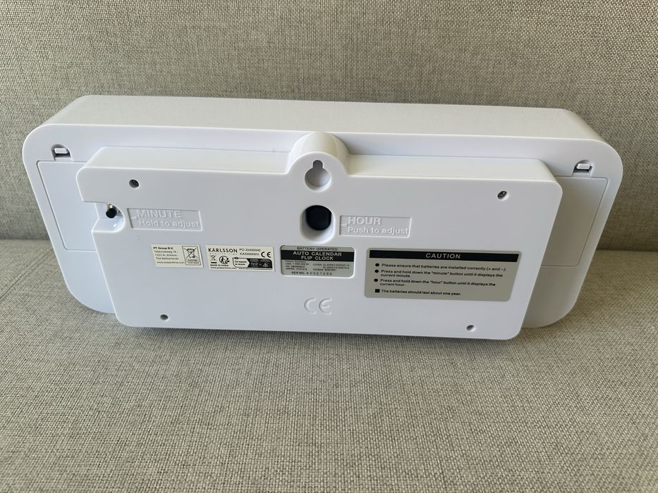 Karlsson Wide Flip - klapkowiec, zegar retro