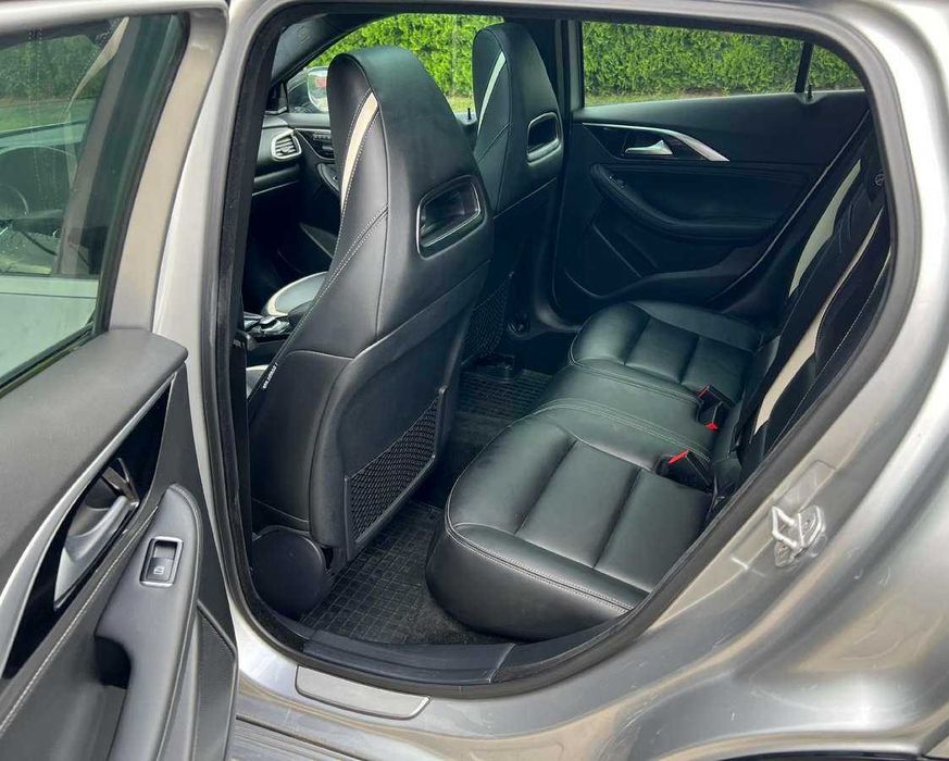 Infiniti QX30 2017 року