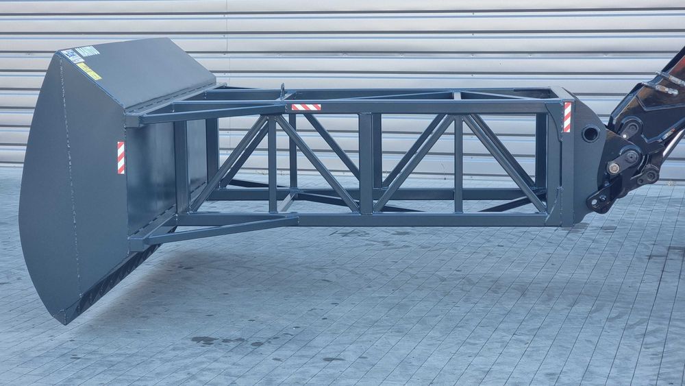 Podgarniacz spych do zboża manitou paszy obornik pomiot kurzy bobcat