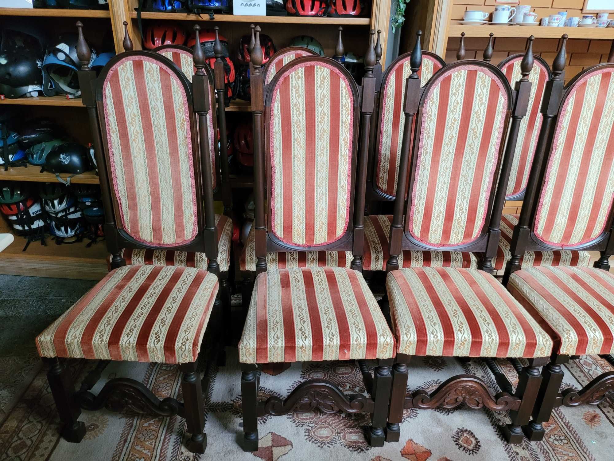 Cadeiras antigas de costas altas - Bom estado geral - Valor unitário